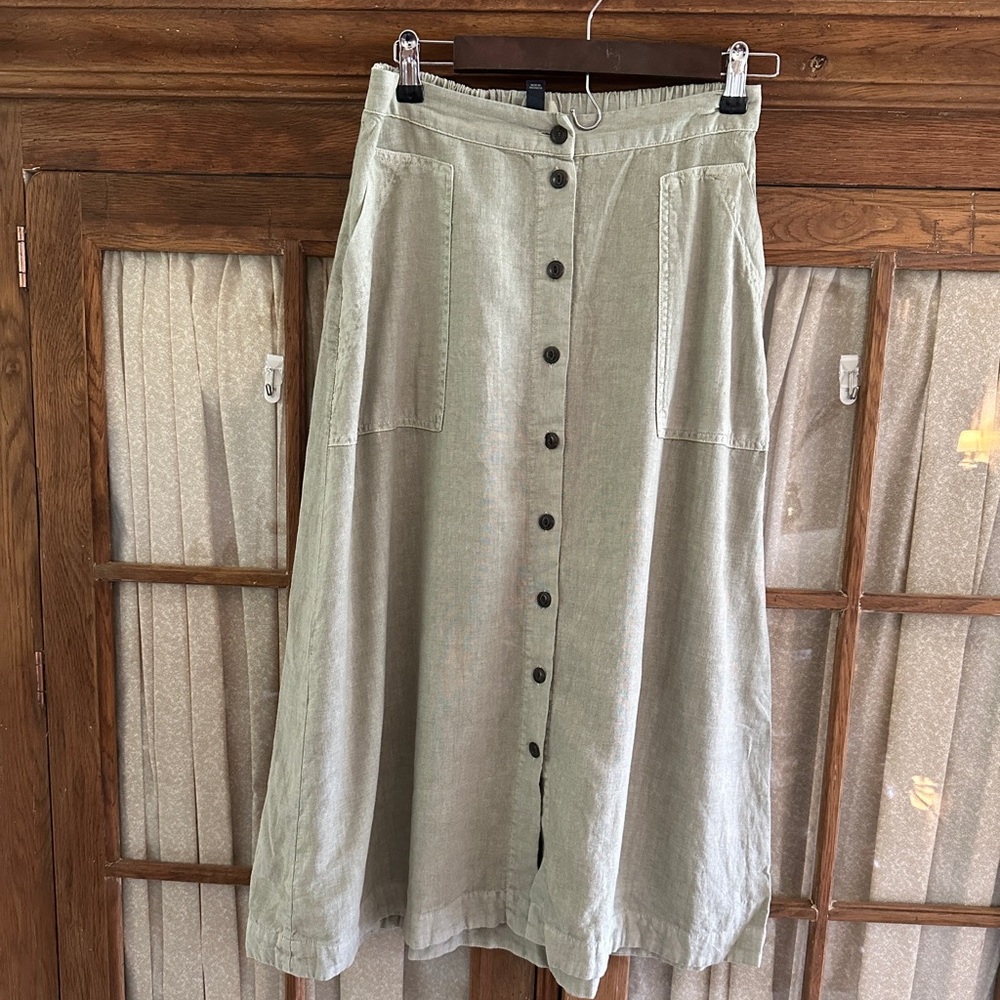Light sage green linen skirt with buttons & pocket